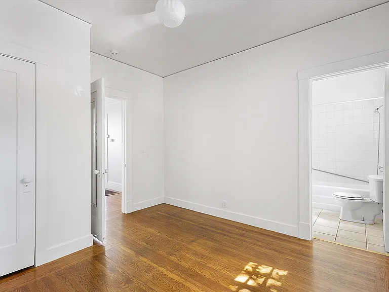 2138 Clinton Ave #A - 1 bedroom | 1 bath — Photo 13
