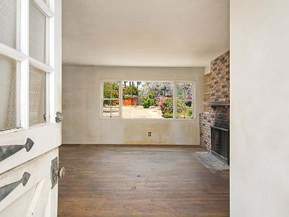 4th image of 2414-16 Chatsworth Blvd