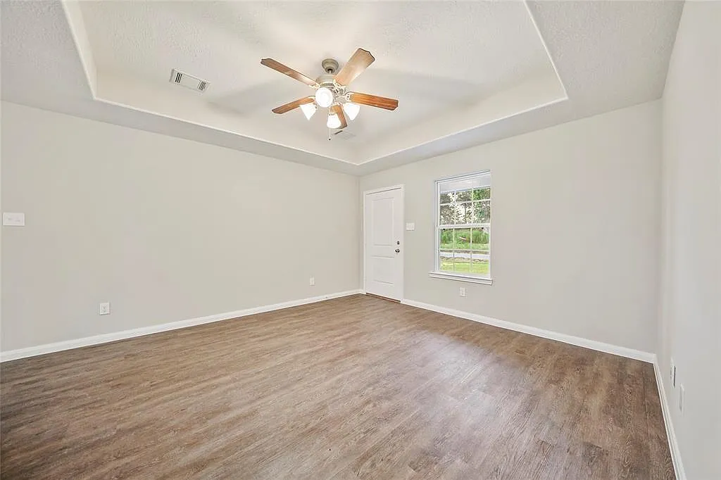 3 bed, 2.0 bath, 1140 sqft, $1,800 — Photo 4