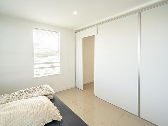 4th image of 924 Marseille Dr Unit 31-924-31