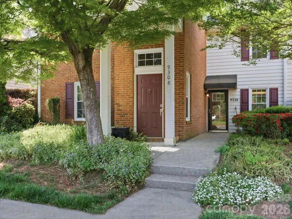 9308 S Vicksburg Park Ct, Charlotte, NC 28210