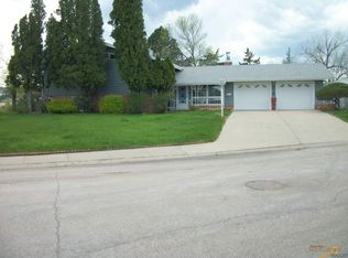 2515 Grandview Dr, Rapid City, SD 57701