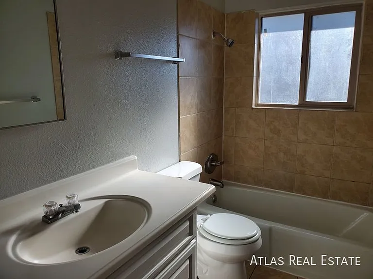 4319 Dewey Dr #4 — Photo 4