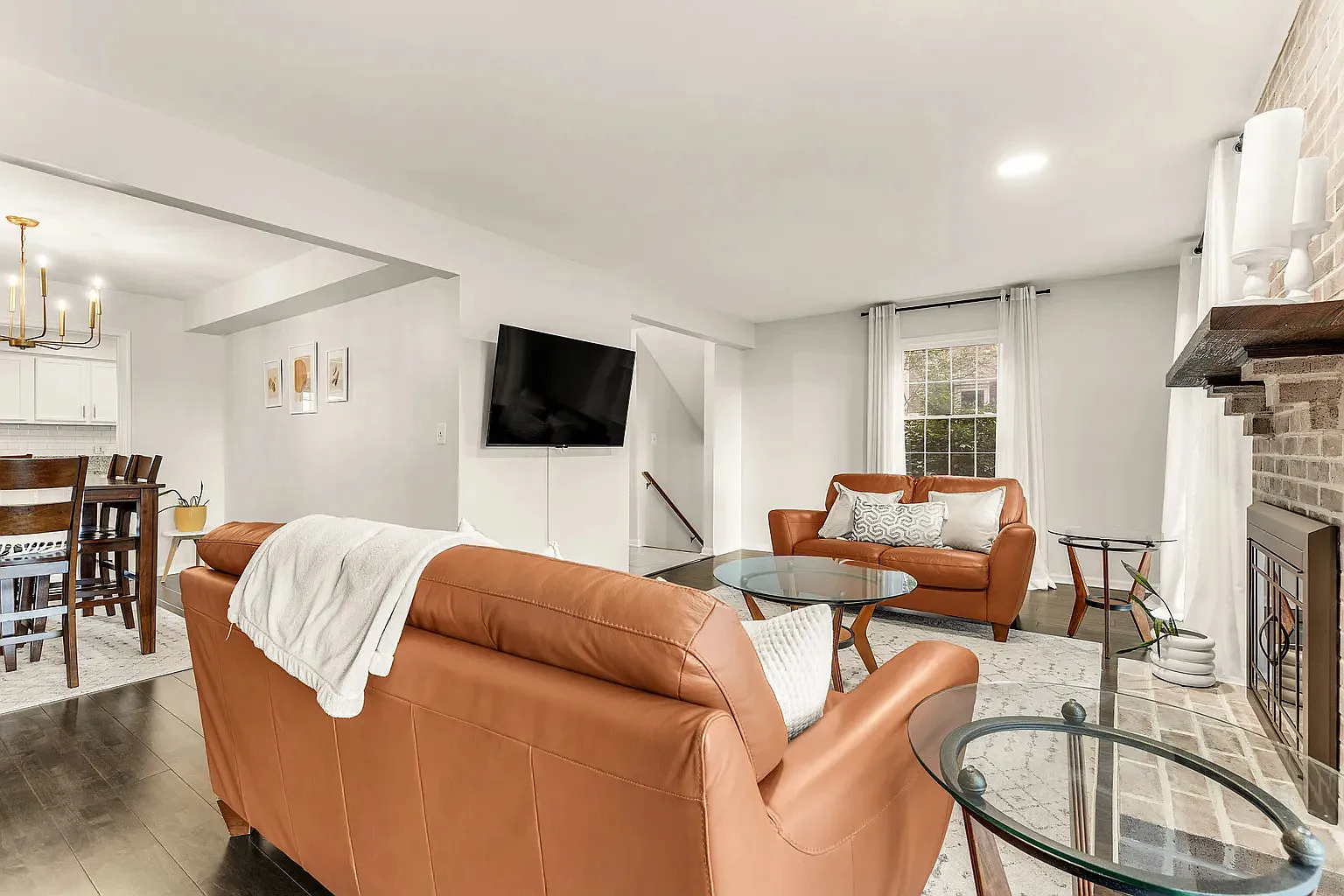 3 bed, 3.5 bath, 2160 sqft, $3,150 — Photo 3