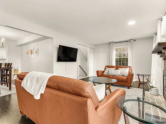 3rd image of 10855 Lockwood Dr