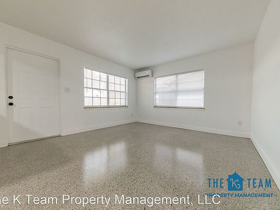 4th image of 513 Avenue J SE #513