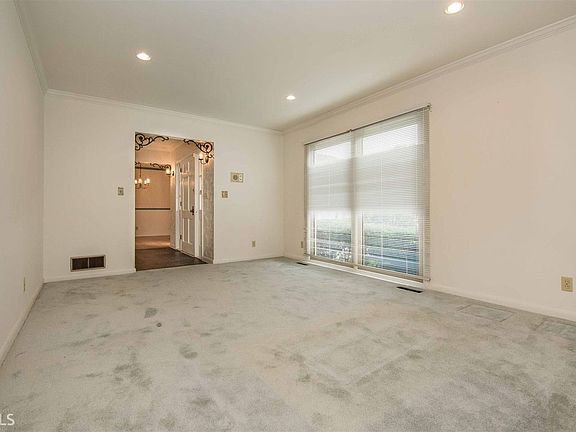 5th image of 50 Edgewood Dr