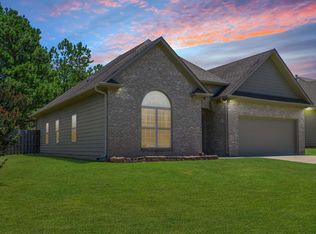 679 Waterford Ln, Calera, AL 35040