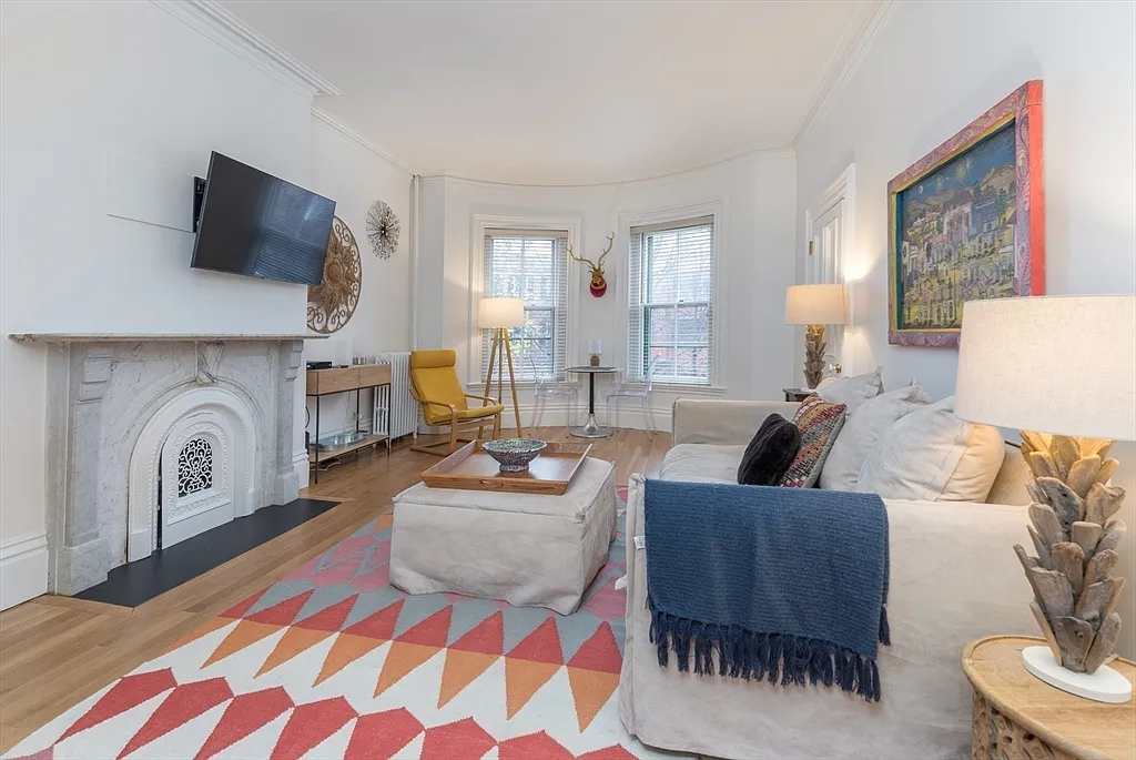 2 bed, 950 sqft, $5,950 — Photo 3