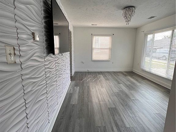 4th image of 13716 Sprecher Ave