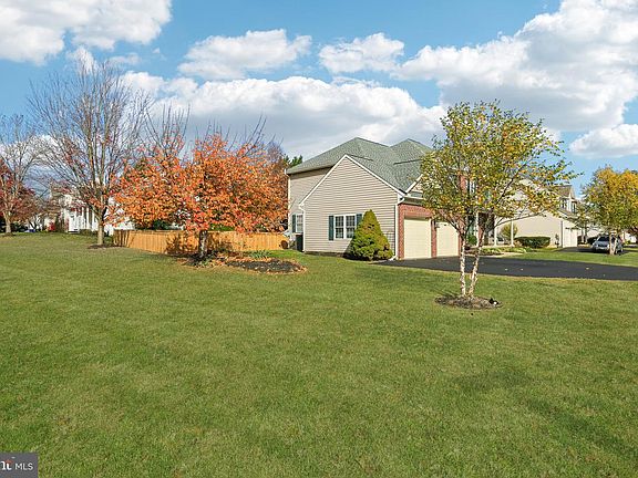 3rd image of 324 Braeburn Ct