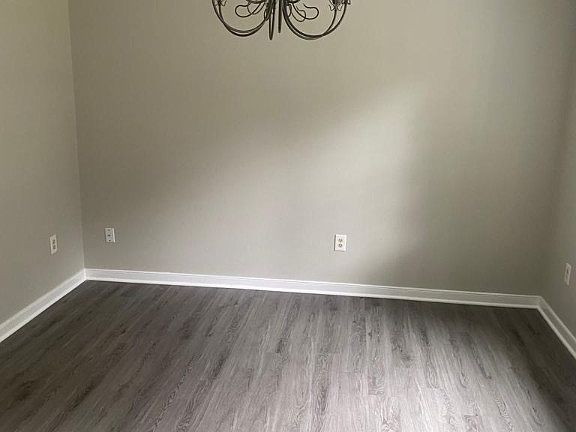 3rd image of 1515 Dinwiddie Ct