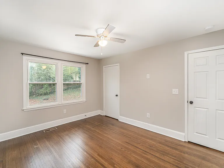 6037 Ingleside Dr #B — Photo 14