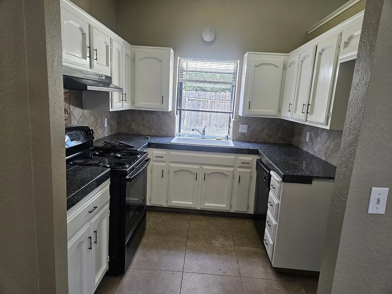 2567 N Marty Ave — Photo 2
