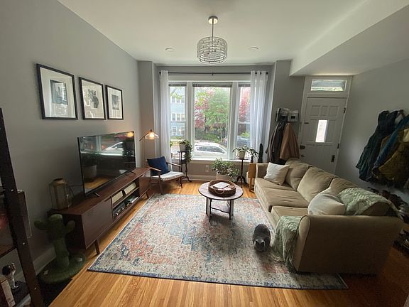 4th image of 1326 W Barry Ave APT 1