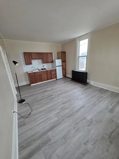 2525 Peach St #8 — Photo 4