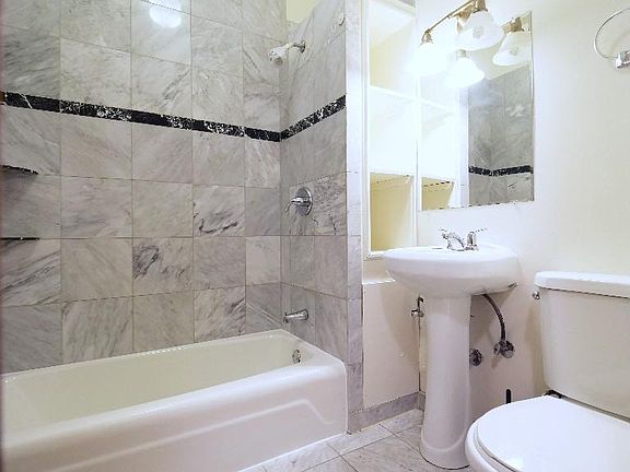 5th image of 2871 N Milwaukee Ave #2