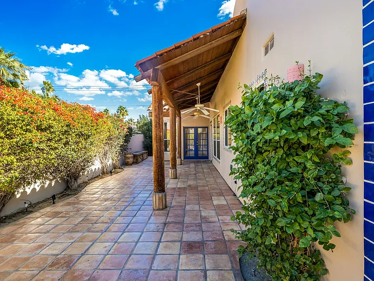 53180 Avenue Madero — Photo 32