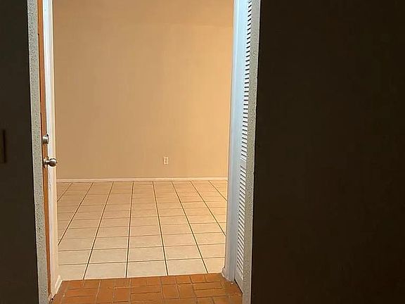 Hallway between Family Room and Living Room