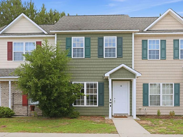 404 Springwood Dr — Photo 1