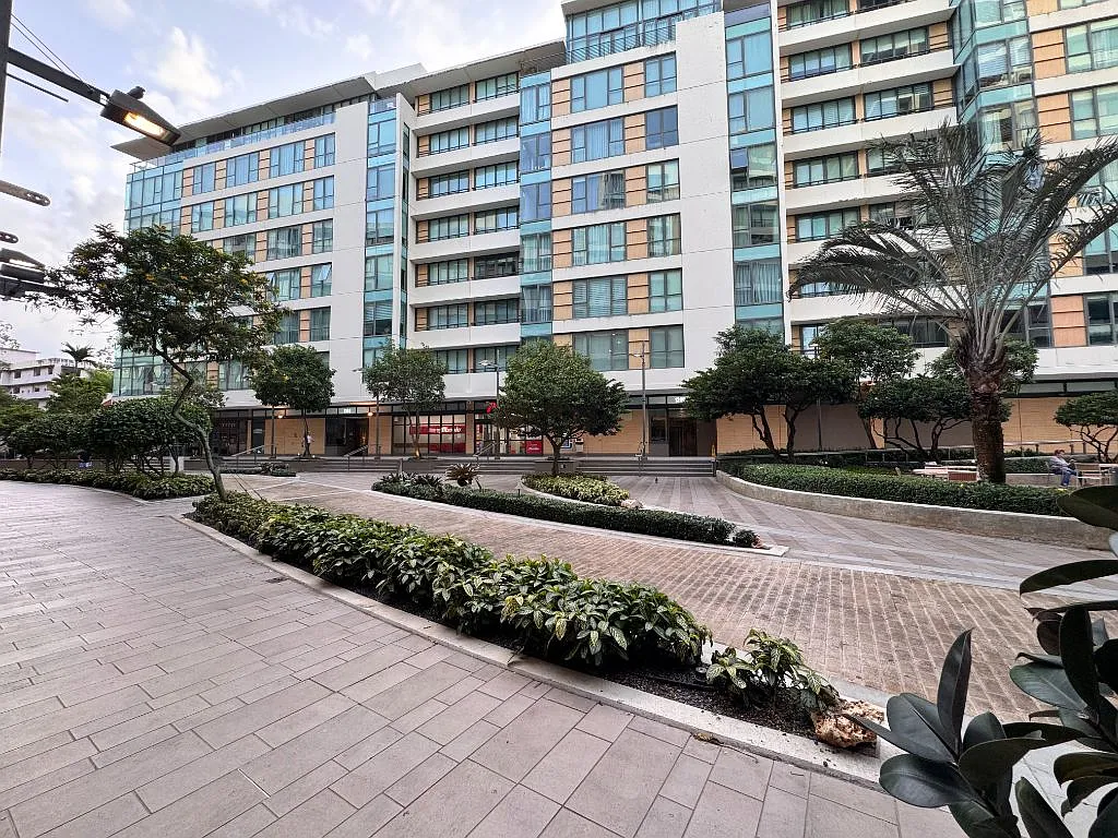 2 bed, 2.0 bath, 1058 sqft, $4,200 — Photo 2