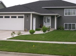 2086 41st Ave S, Grand Forks, ND 58201