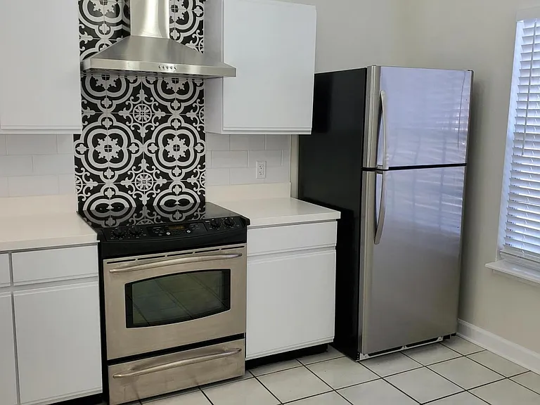 1024 Snug Harbour Ct — Photo 7