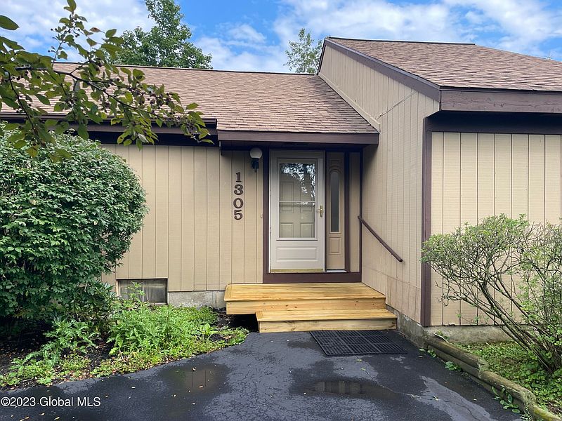 2nd image of 1305 Huntington Court