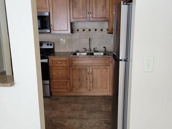 3rd image of 4415 Clifford Dr #113