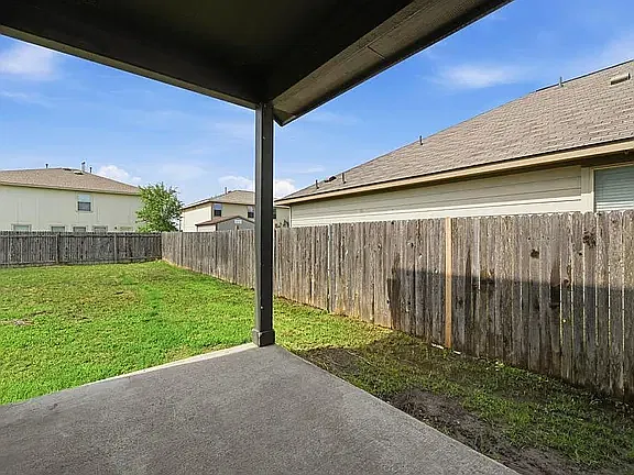 3 bed, 1400 sqft, $2,000 — Photo 4