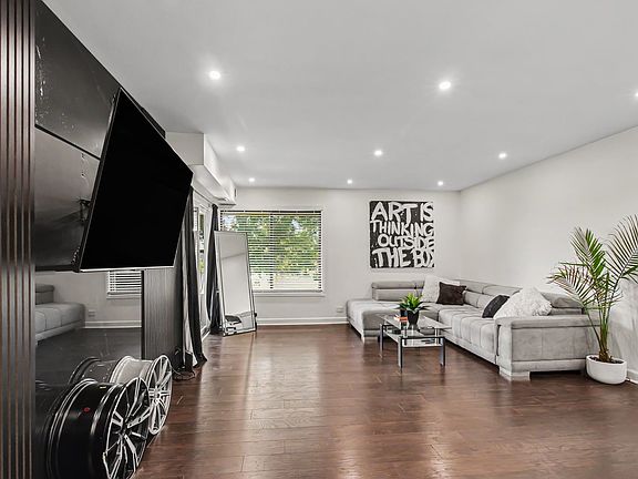 5th image of 1413 N Sterling Ave Unit 204