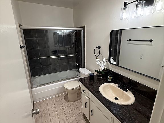4th image of 804 18th St