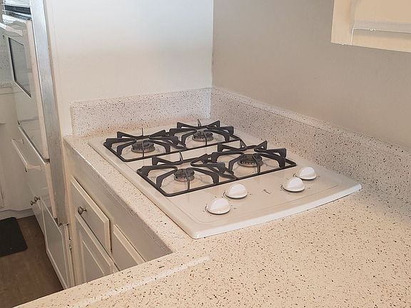 4th image of 921 S Park Cir #9825497