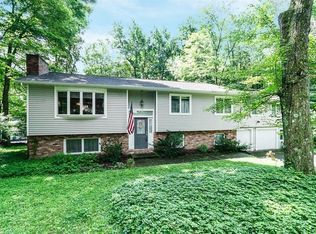 5 Varian Dr, Danbury, CT 06811