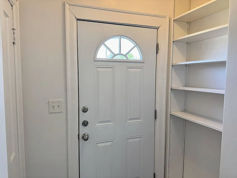 2137 Avenue J — Photo 3