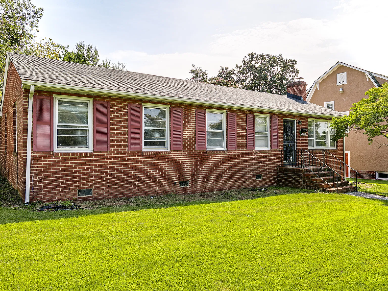 3 bed, 1.5 bath, 1676 sqft, $2,164 — Photo 3