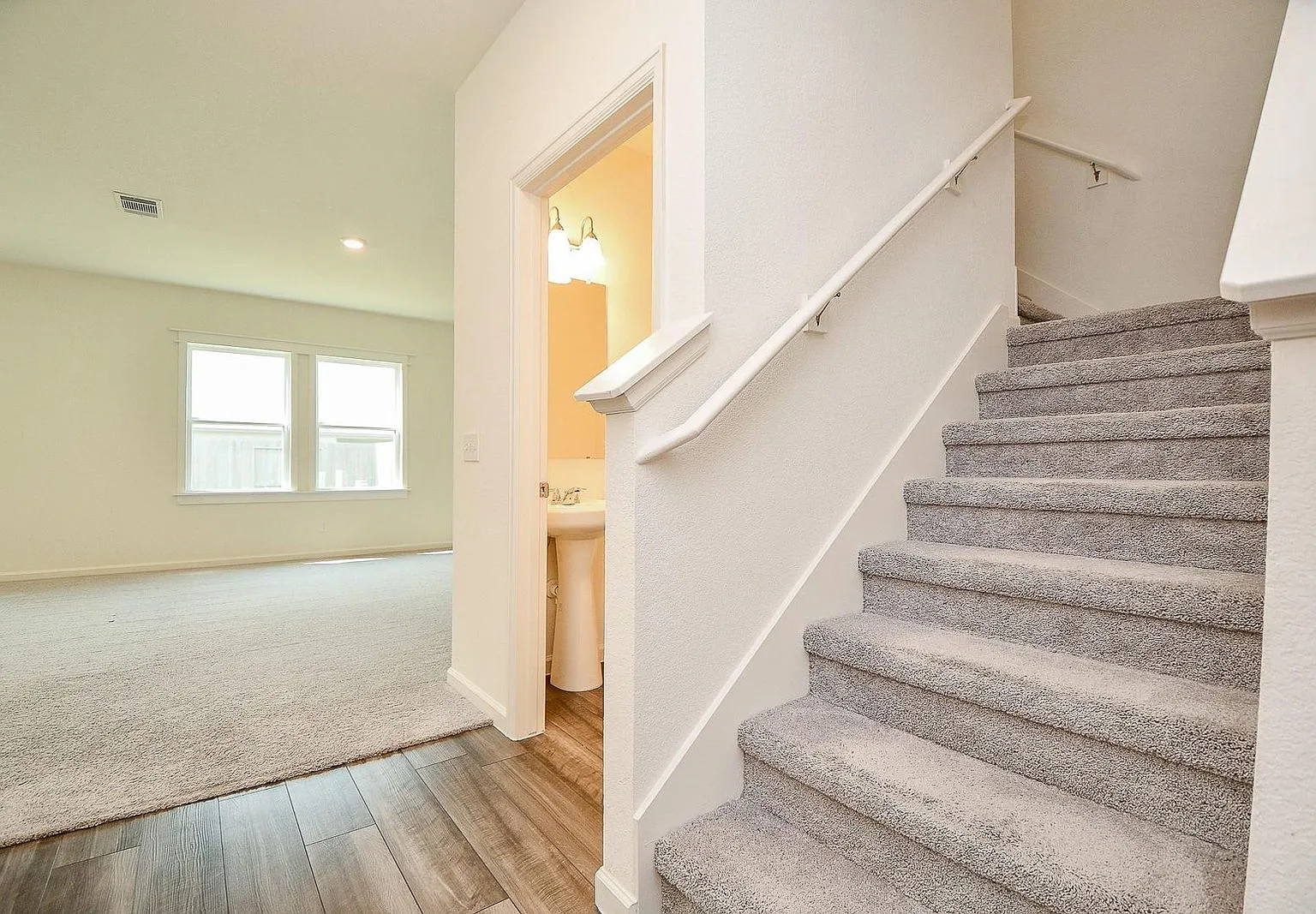 3 bed, 2.5 bath, 2184 sqft, $2,100 — Photo 4