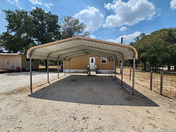 5th image of 219 Flores Oaks Dr