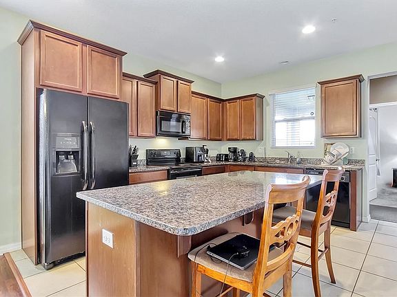 3rd image of 4701R Nathan Hale Blvd