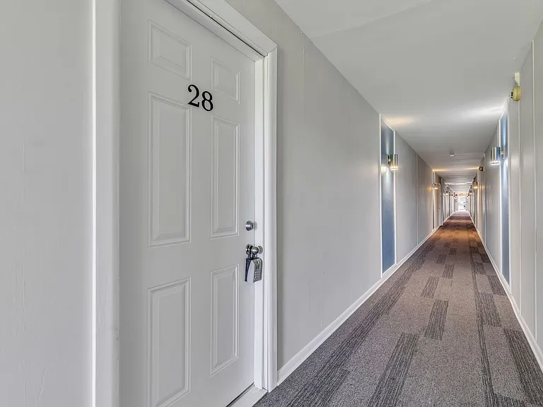 Executive House Apartments — Photo 7