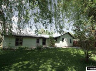 18 Pleasant Dr, Riverton, WY 82501