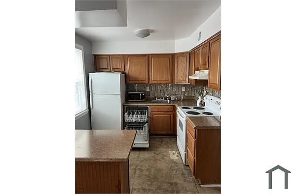 2046 Fort Davis St SE APT 201 photo 1