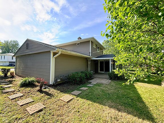 2nd image of 1512 Woodside Dr