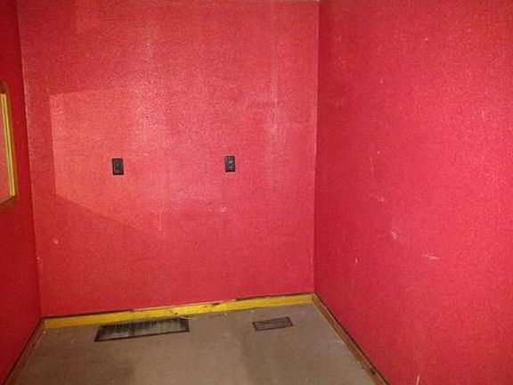 4th image of 2117 Peach St