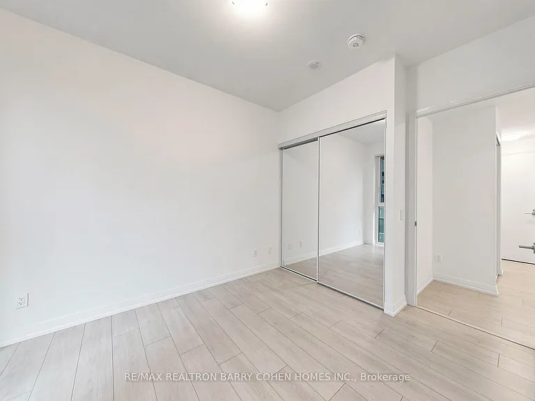 400 King St W #1922 — Photo 26