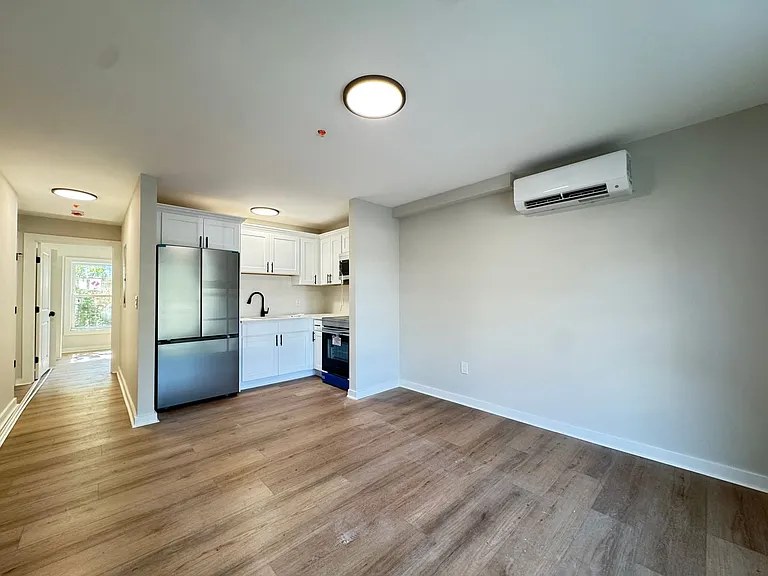 358 Campbell Ave — Photo 4