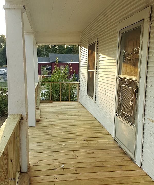 1st image of 1301 E Davis Ave