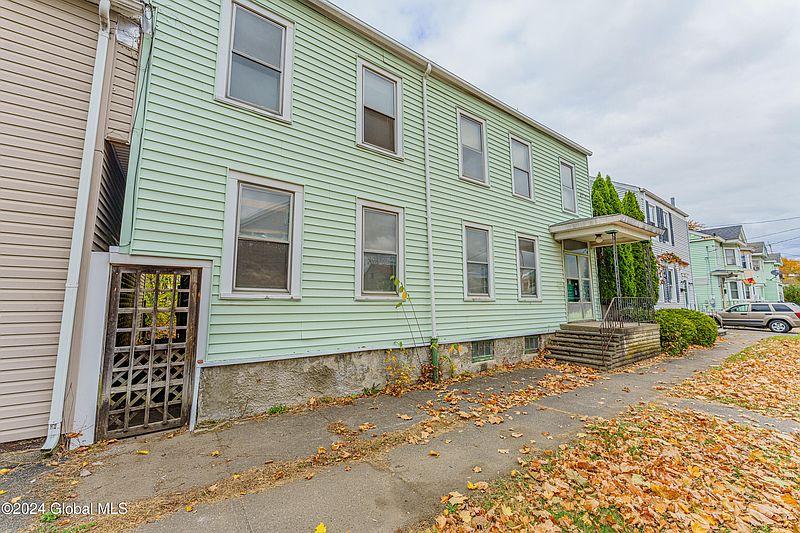 3rd image of 429 1st Avenue