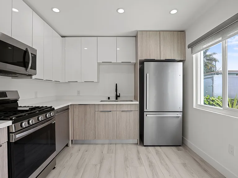 2034 S Garth Ave — Photo 14