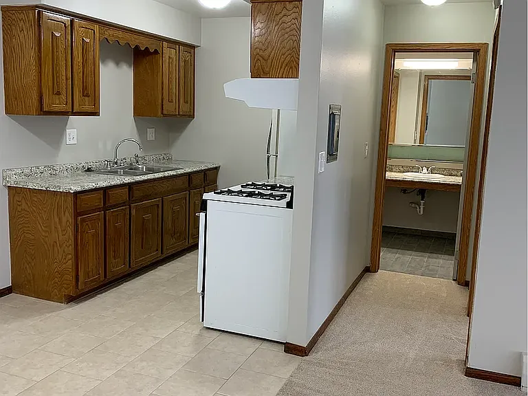 Whitnall Gardens Apartments — Photo 3